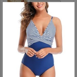 Navy strip cross cross strap onepiece bathing suit